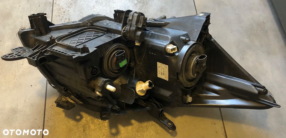 Lampa przód lewa Toyota Auris 2007 r. - 2