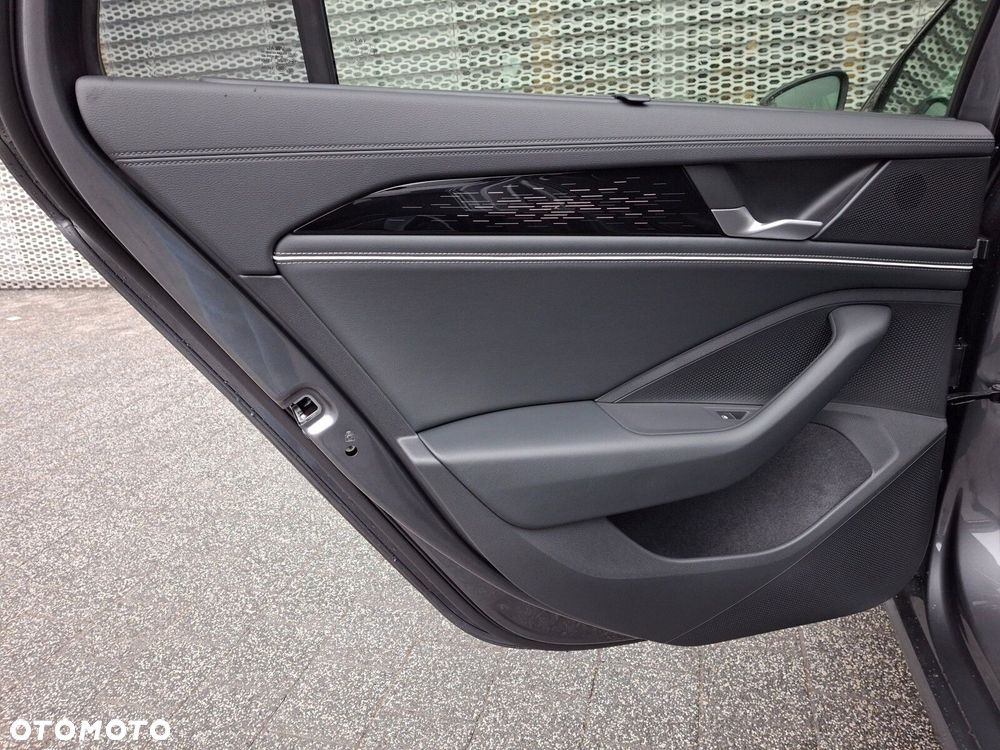 Volkswagen Passat - 12