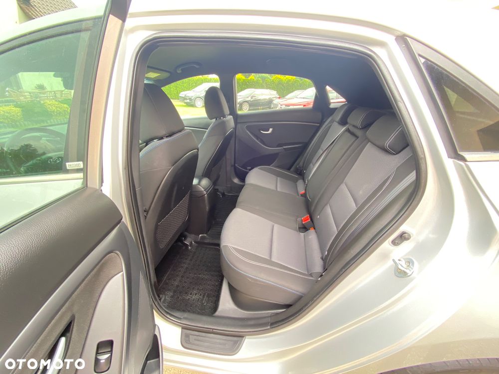 Hyundai i30 blue 1.6 CRDi DCT Passion - 27