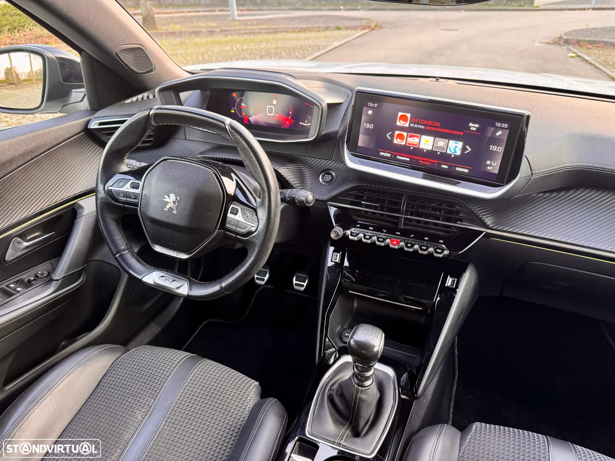 Peugeot 2008 1.2 PureTech GT Line - 24