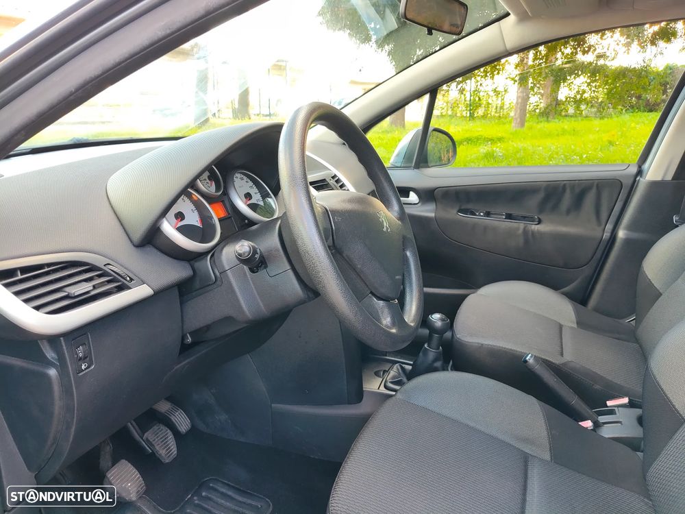 Peugeot 207 1.4 16V SE Millesim 200 Anos - 18