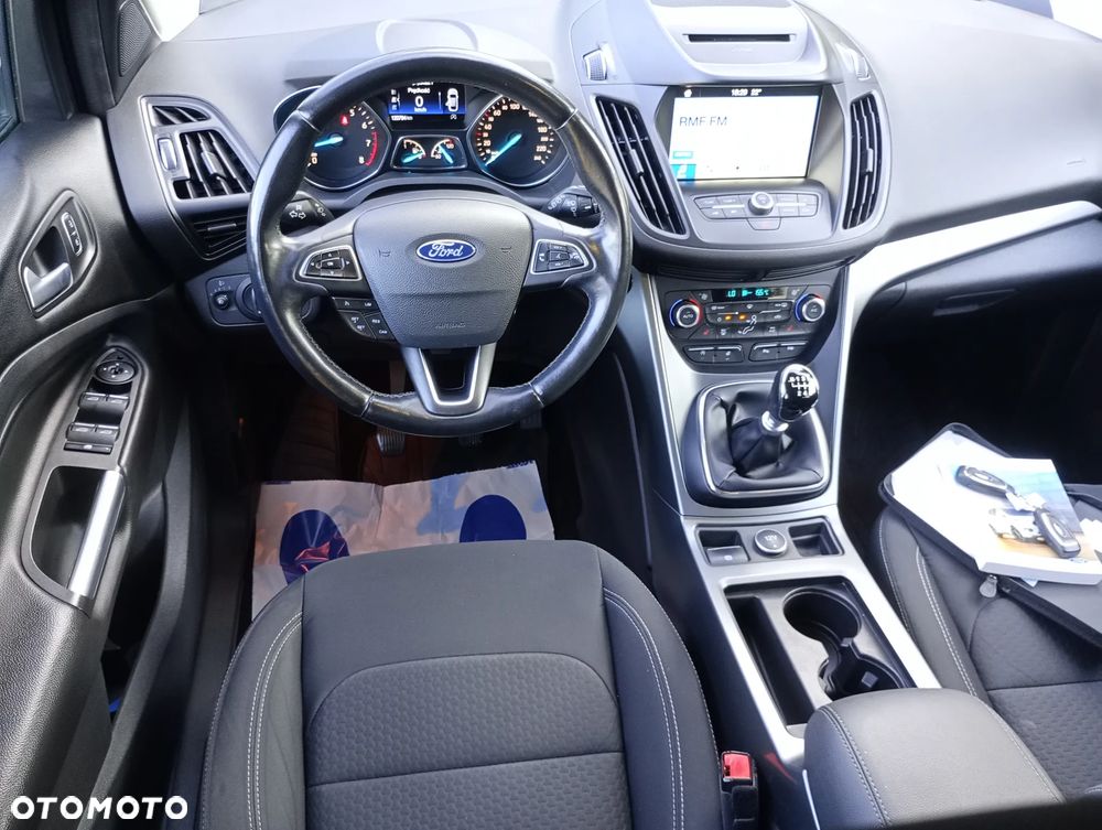 Ford Kuga 1.5 EcoBoost 2x4 Titanium - 24