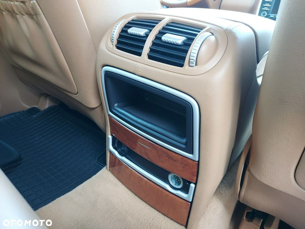 Porsche Cayenne - 21