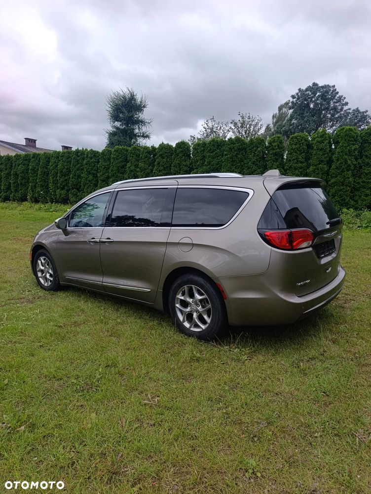 Chrysler Pacifica - 4