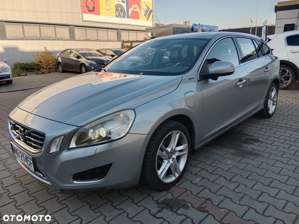 Volvo V60 D6 AWD Plug-in Hybrid Summum - 1