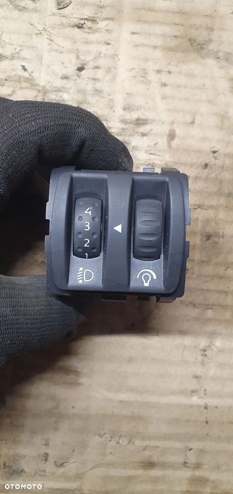 Przełącznik regulacji świateł oświetlenia Renault Scenic II 2 8200121805B - 1