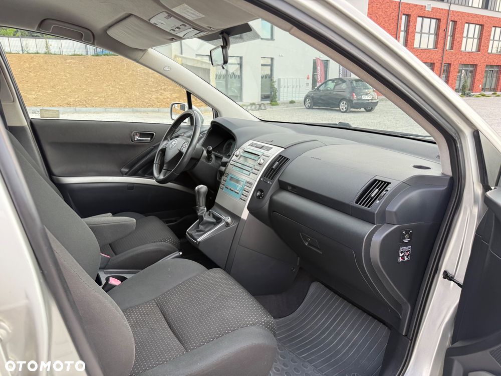 Toyota Corolla Verso 1.8 Gold + - 12