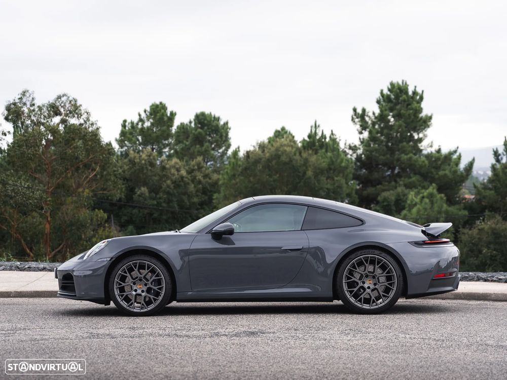 Porsche 911 (992) Carrera - 4