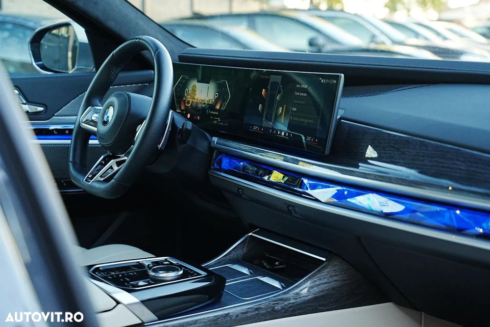 BMW Seria 7 740d xDrive MHEV - 32