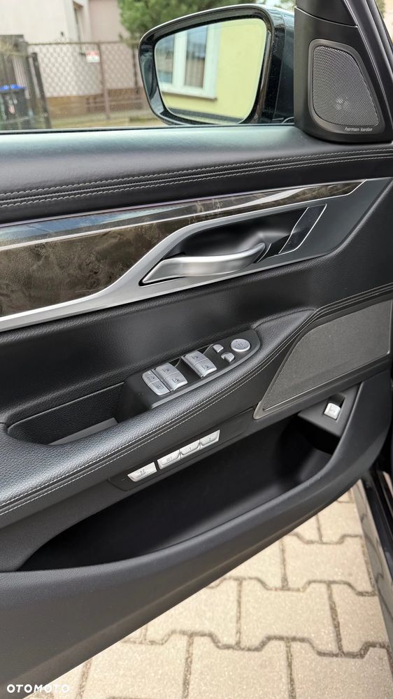 BMW Seria 7 740i - 19