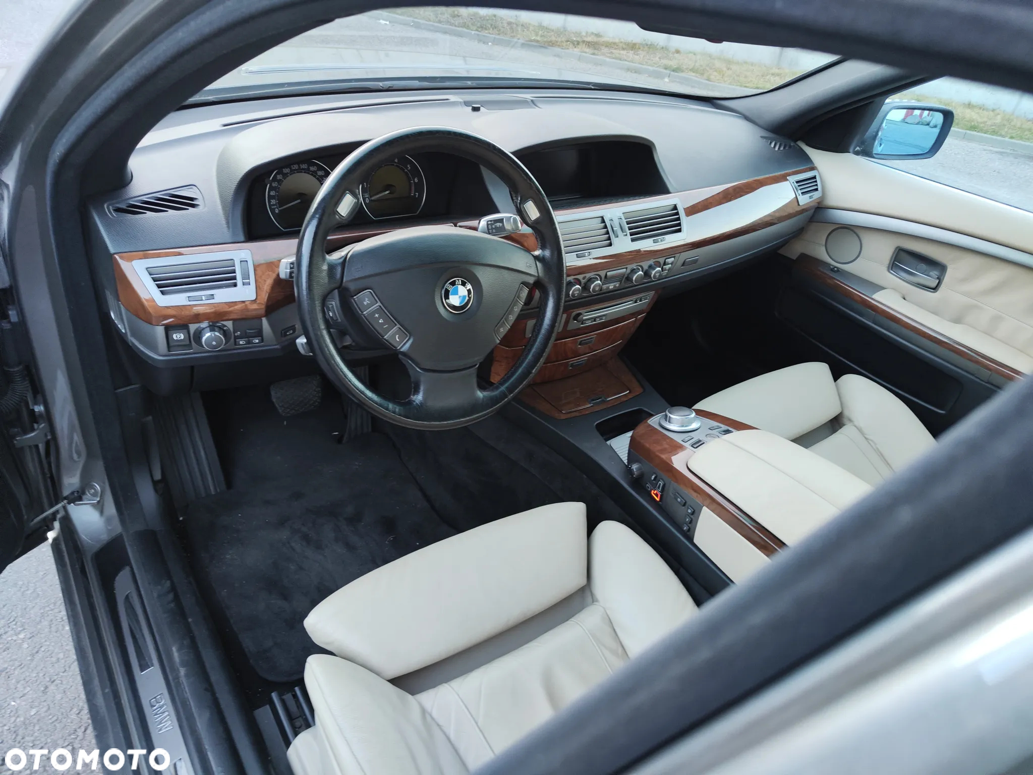 BMW Seria 7 750i - 10
