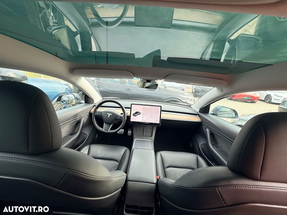 Tesla Model 3 - 8