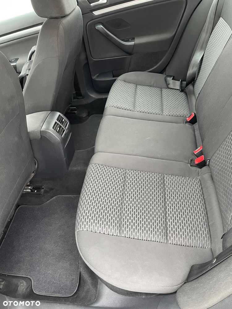 Volkswagen Golf VI 1.6 TDI Trendline DSG - 17