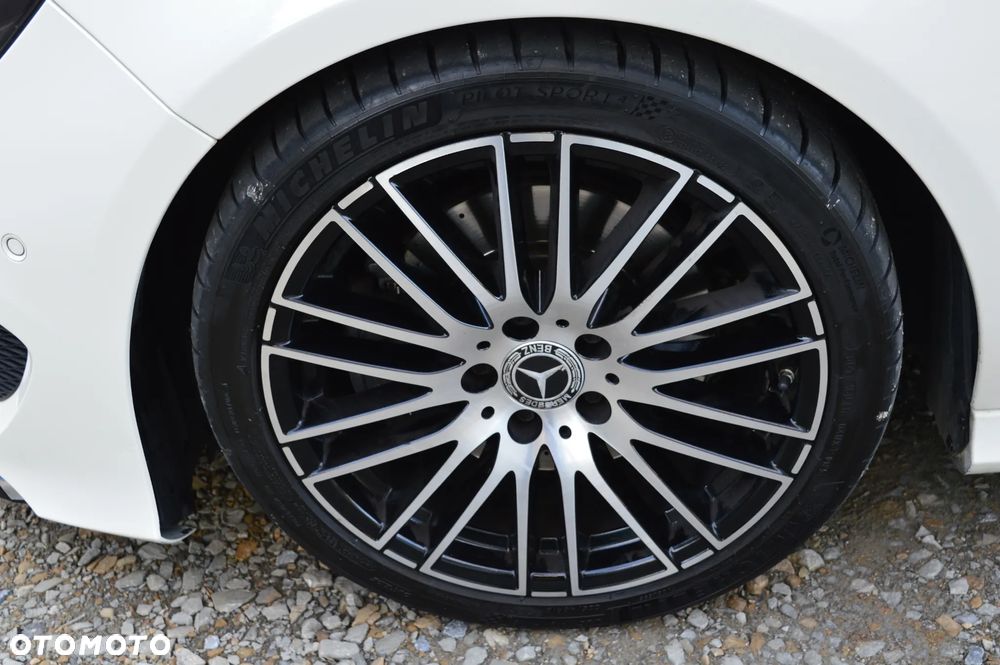 Mercedes-Benz CLA 250 4-Matic AMG Line - 19