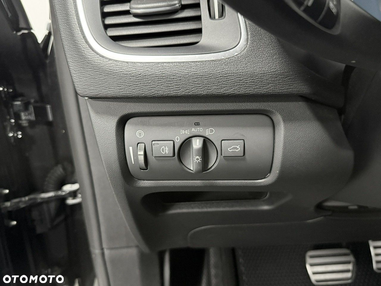 Volvo V40 D3 Drive-E SCR R-Design Momentum - 27