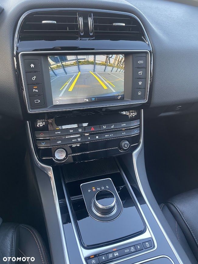 Jaguar XE 2.0 D Prestige - 16
