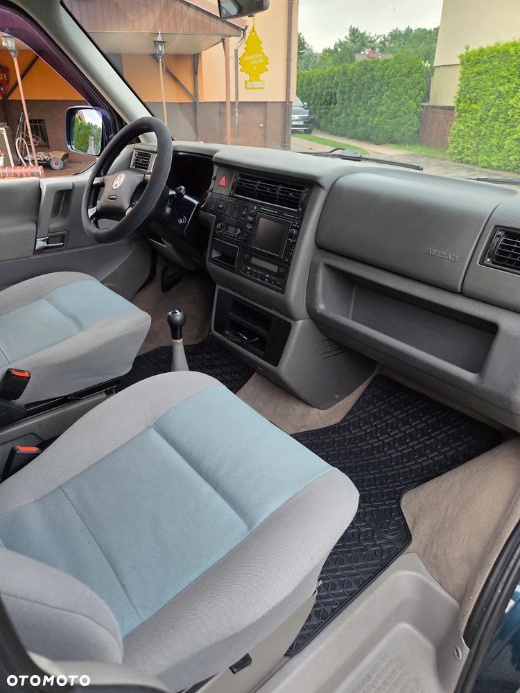 Volkswagen Multivan - 32