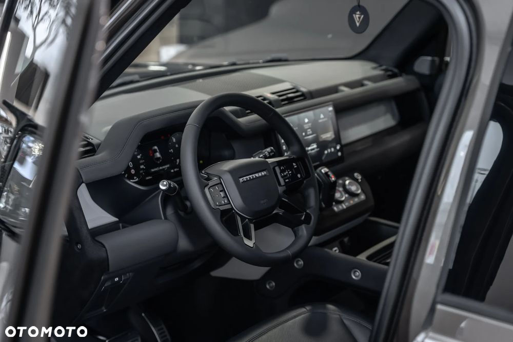Land Rover Defender 3.0 D200 mHEV X-Dynamic HSE - 23