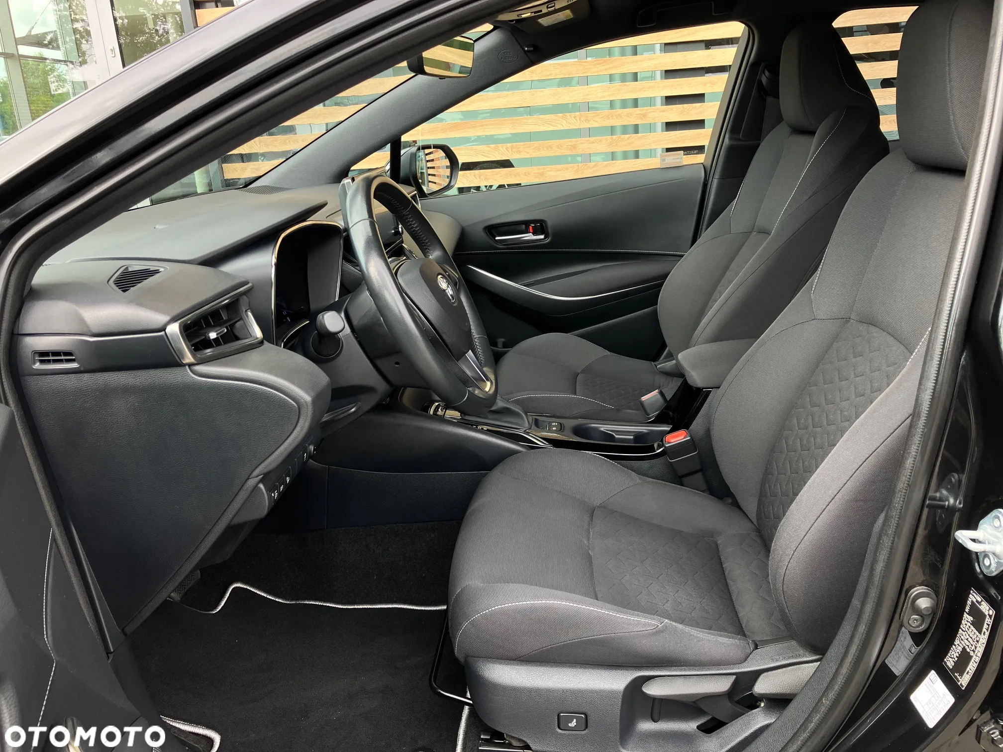 Toyota Corolla 1.8 Hybrid Comfort - 35