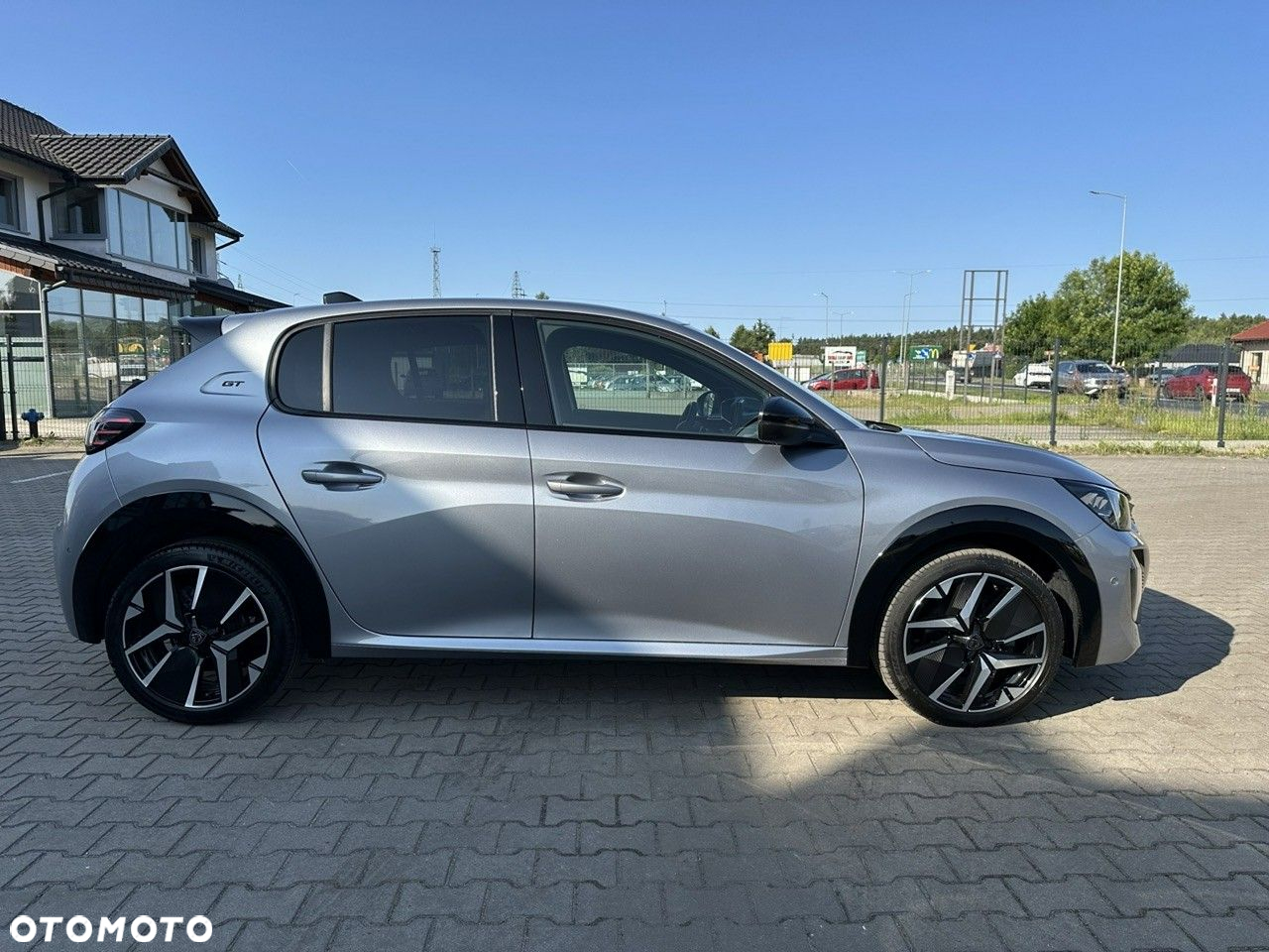 Peugeot 208 1.2 mHEV GT - 8