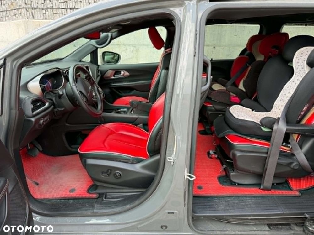 Chrysler Pacifica - 5