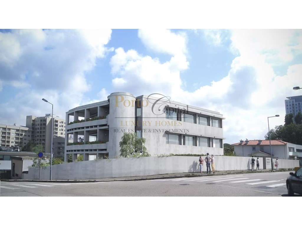 FANTASTICO APARTAMENTO T2, COM DUAS SUITES, VARANDA, ARRUMO E UM LU... - Grande imagem: 2/20