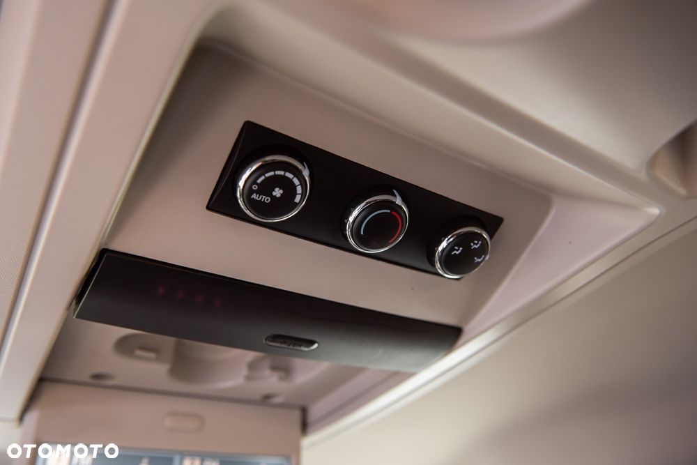 Lancia Voyager 2.8 Multijet 16v Platinum - 31