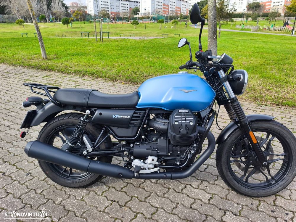 Moto Guzzi V7 750 Stone - 4