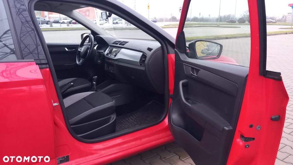 Skoda Fabia 1.0 MPI Cool Edition Red & Grey - 18