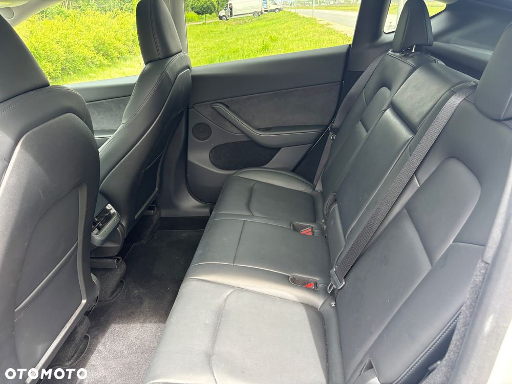 Tesla Model Y Performance AWD - 16