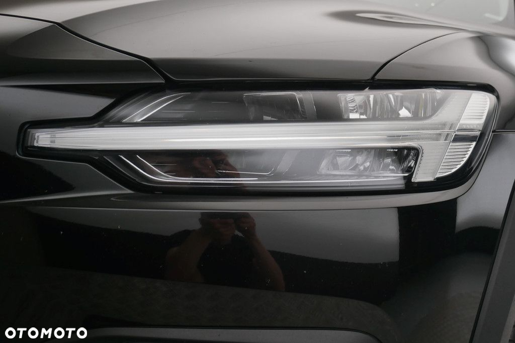 Volvo V60 Cross Country - 13
