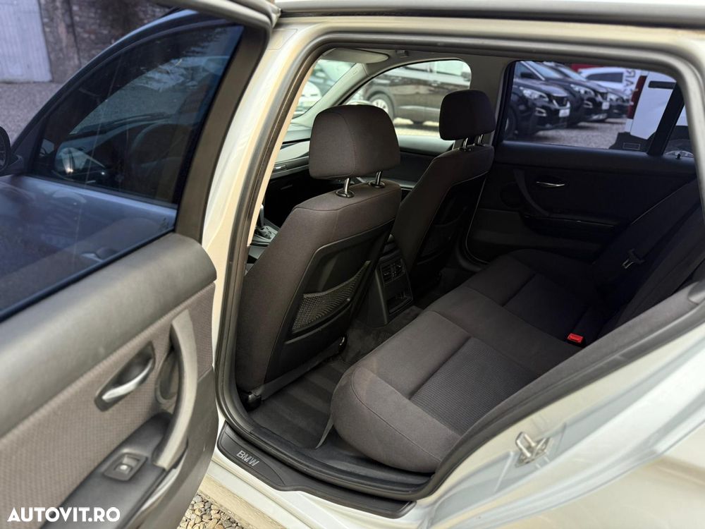 BMW Seria 3 318d Aut. Sport Line - 12