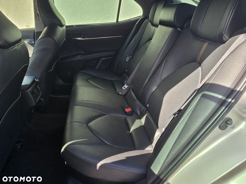 Toyota Camry 2.5 Hybrid Executive CVT - 8