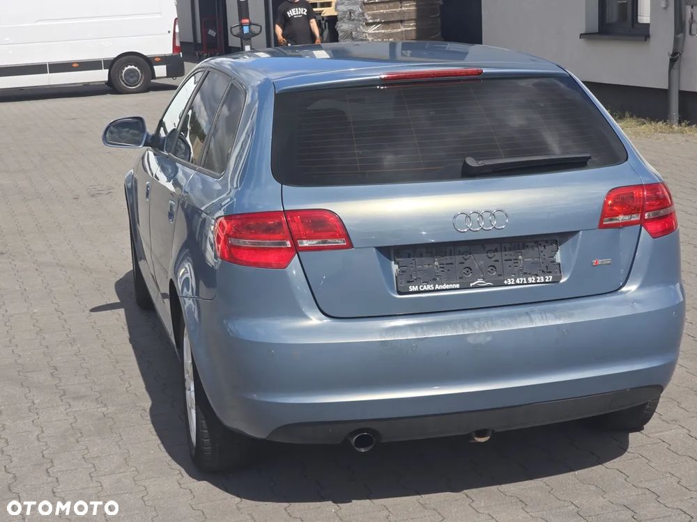 Audi A3 Sportback 1.6 TDI DPF S line Sportpaket - 4