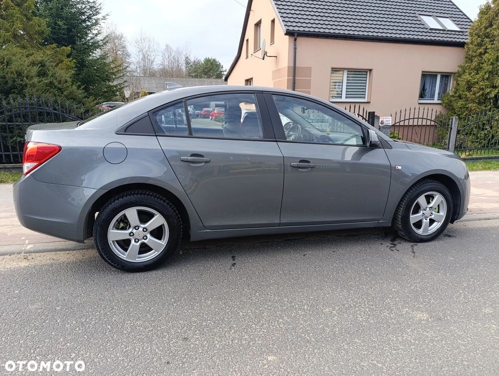 Chevrolet Cruze 1.6 LS - 17