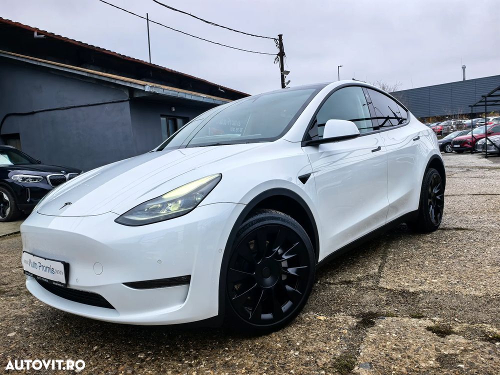 Tesla Model Y - 1