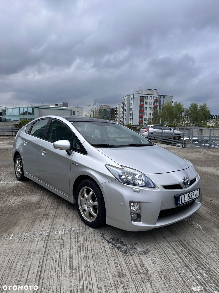 Toyota Prius (Hybrid) Executive - 3