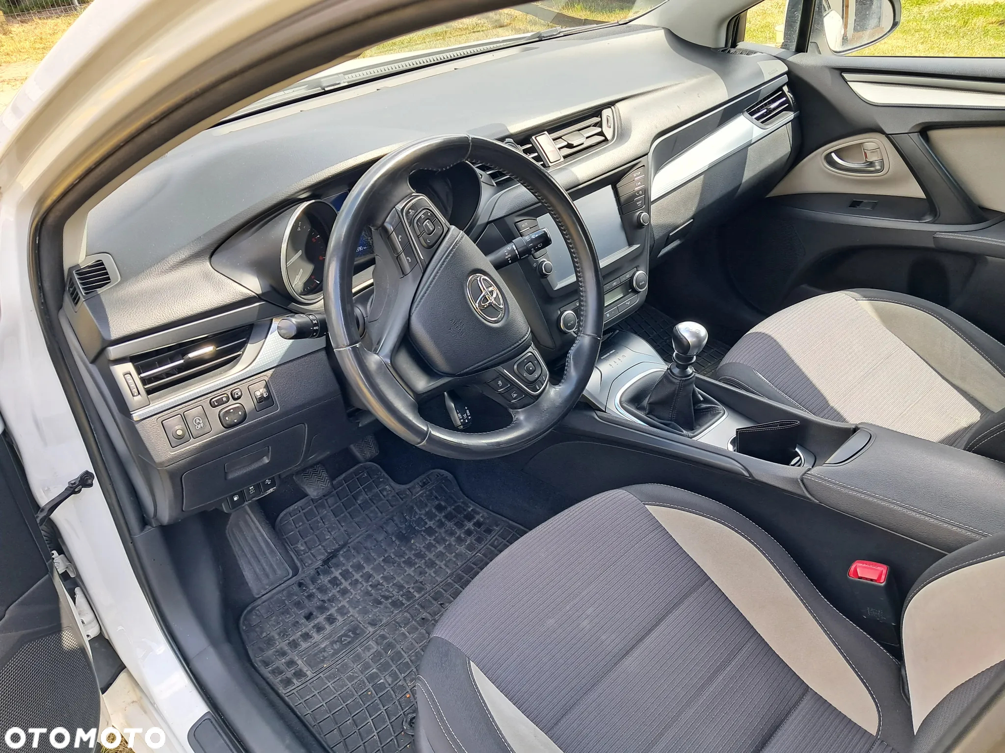 Toyota Avensis 2.0 D-4D Premium - 7