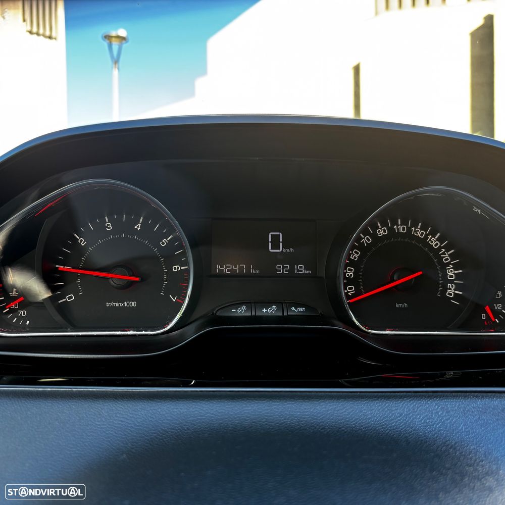 Peugeot 208 1.2 VTi SE Style - 10