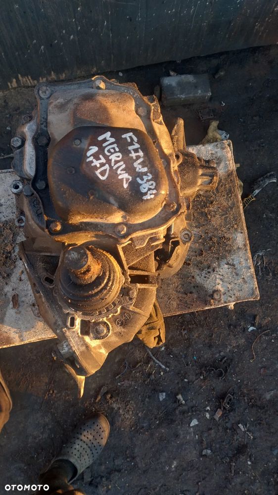 OPEL ASTRA MERIVA 1,7 DTI  skrzynia biegów F17W384 - 2