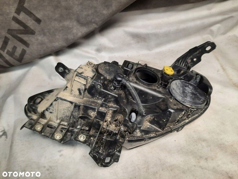 lampa przod przednia prawa dodge ram promaster city 2014- demontaz - 5