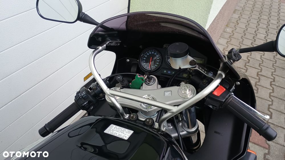 Honda CBR - 25