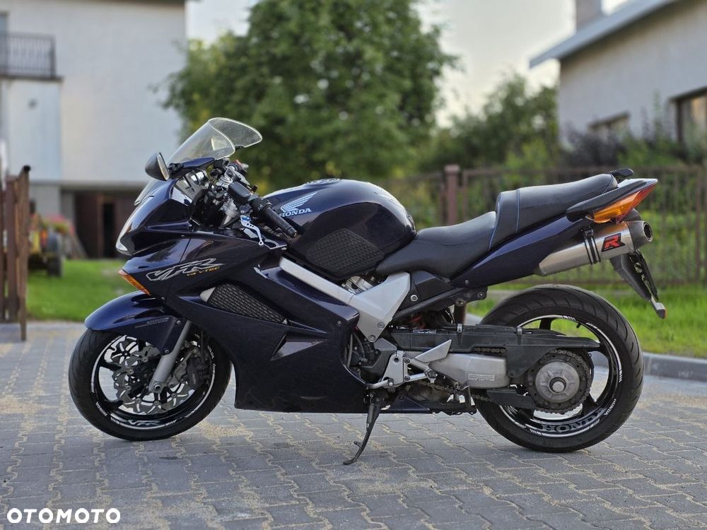 Honda VFR - 4