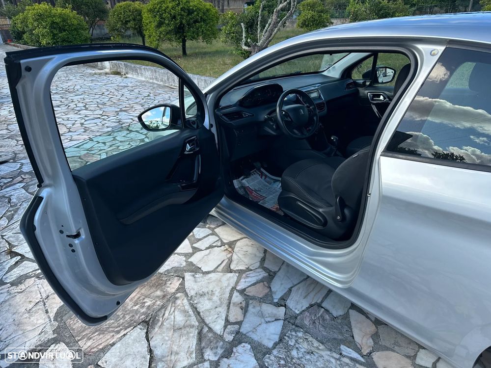 Peugeot 208 HDi 68 Like - 8