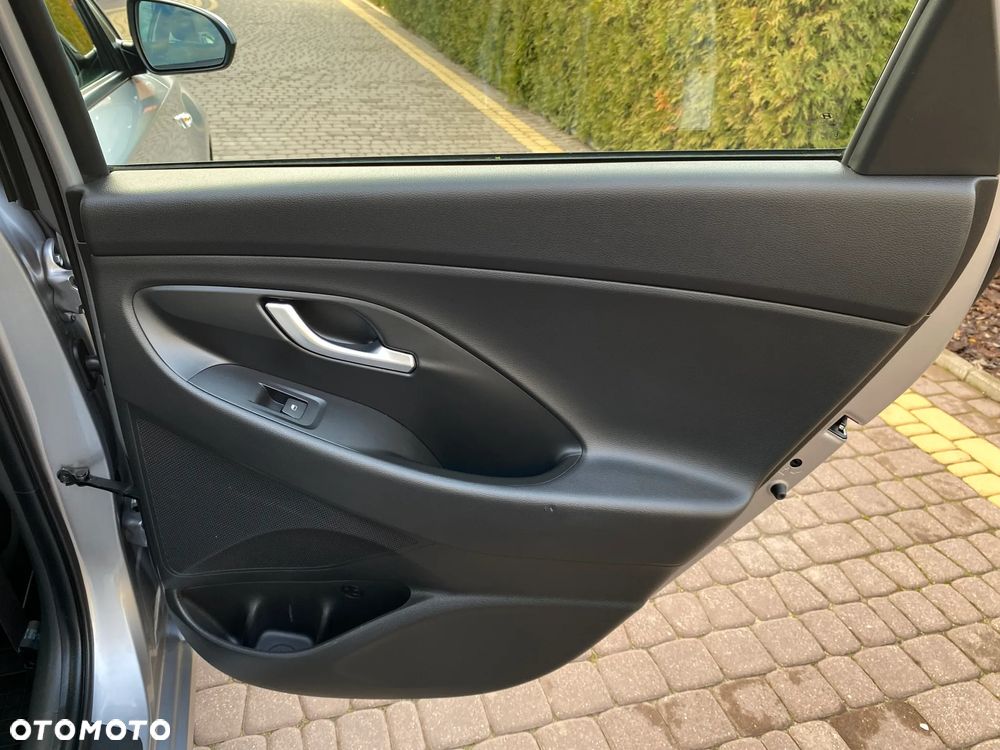 Hyundai i30 1.5 DPI Classic + - 38