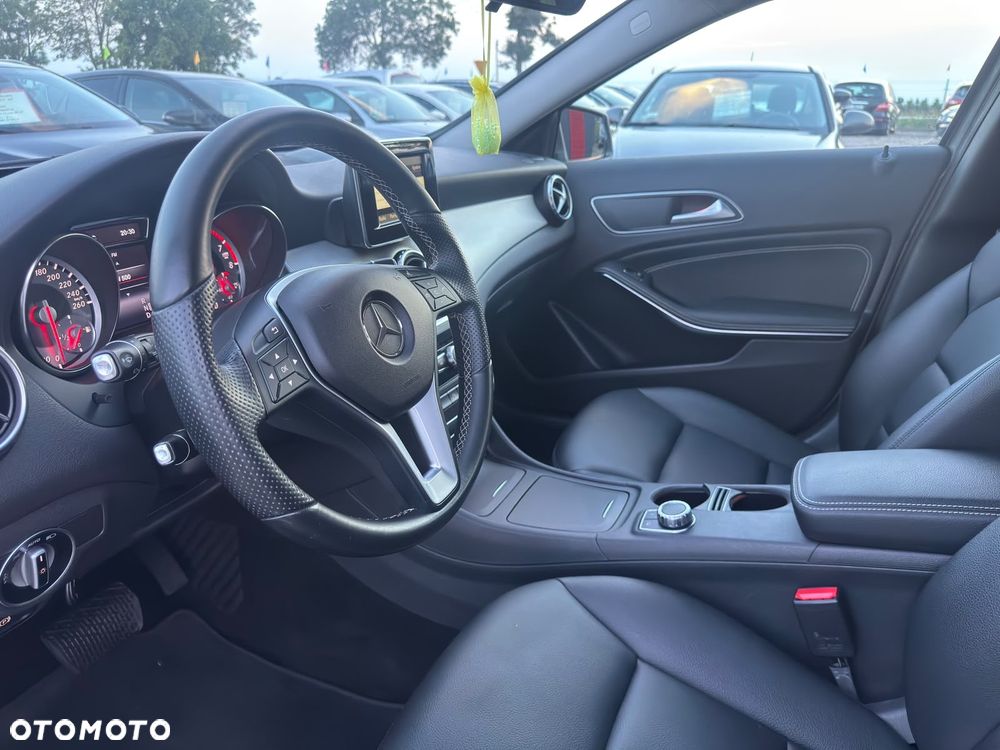 Mercedes-Benz GLA - 12