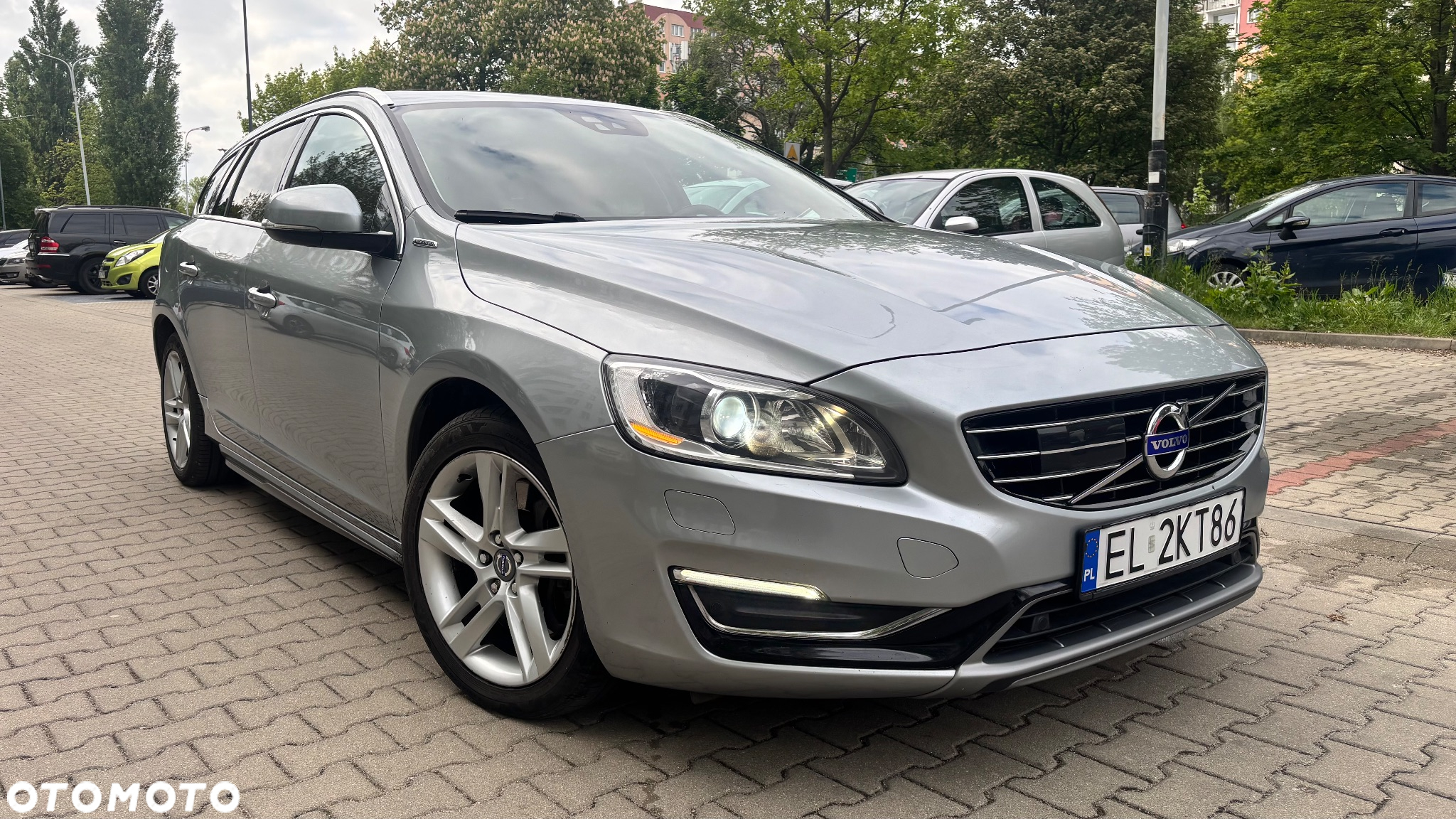 Volvo V60 D6 AWD Plug-in Hybrid Summum - 5