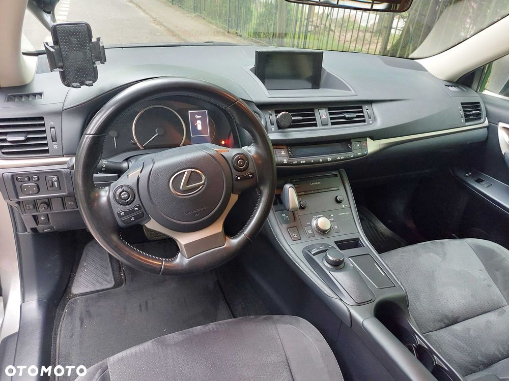 Lexus CT - 7