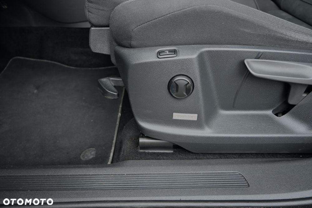 Volkswagen Touran 1.6 TDI SCR (BlueMotion Technology) DSG Comfortline - 26