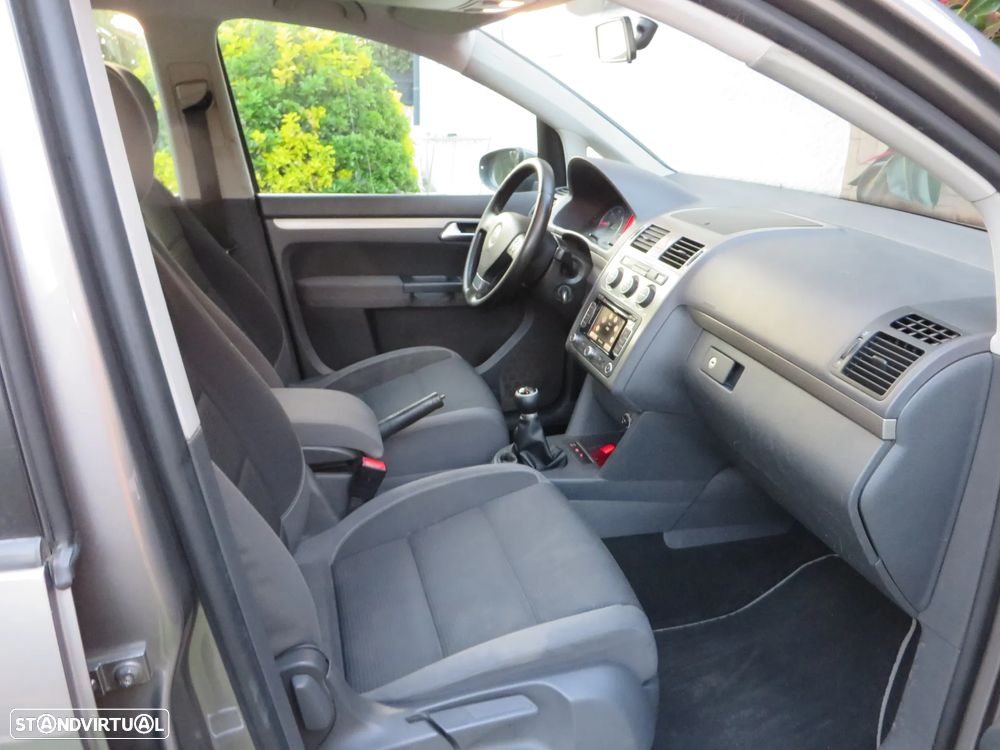 VW Touran 1.9 TDi Conceptl BlueM. 7L - 16